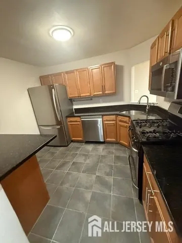 $2,600 | 45 Chatham Square, Parlin, NJ 08859