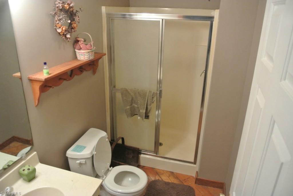 1330 Marshall Ridge Road Pinnacle, NC 27043 - Photo 20 of 24 Bathroom in apartment above Barn