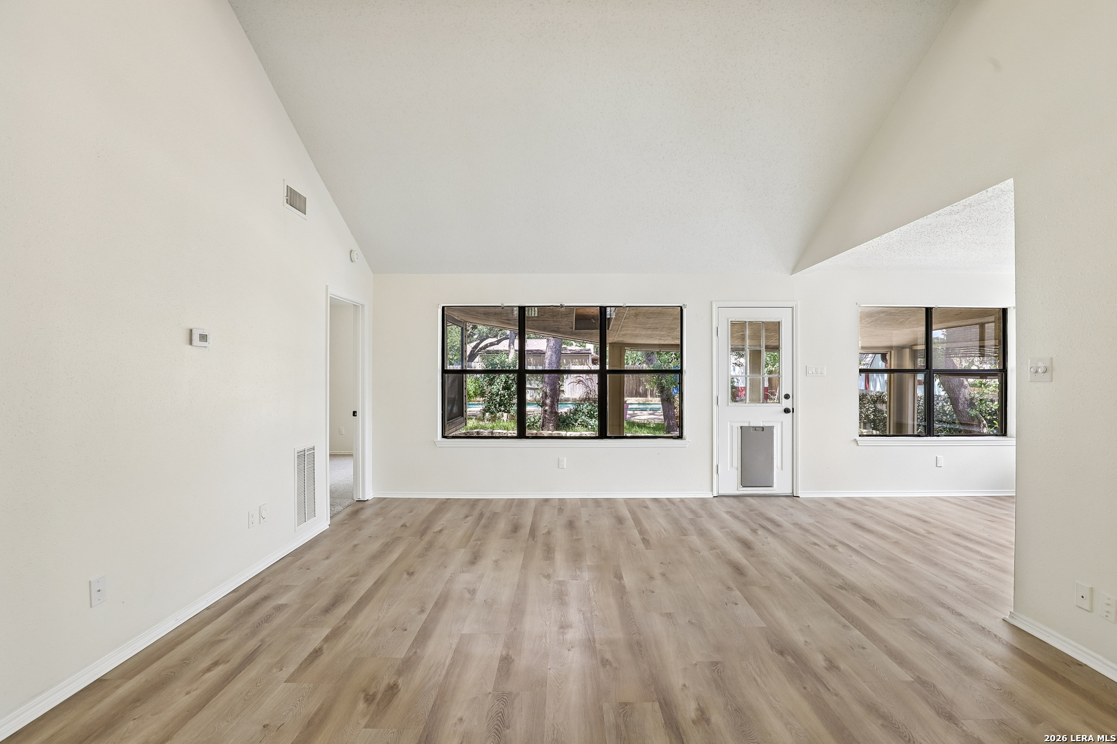 11202 Forest Shower Live Oak, TX 78233 - Photo 6 of 34