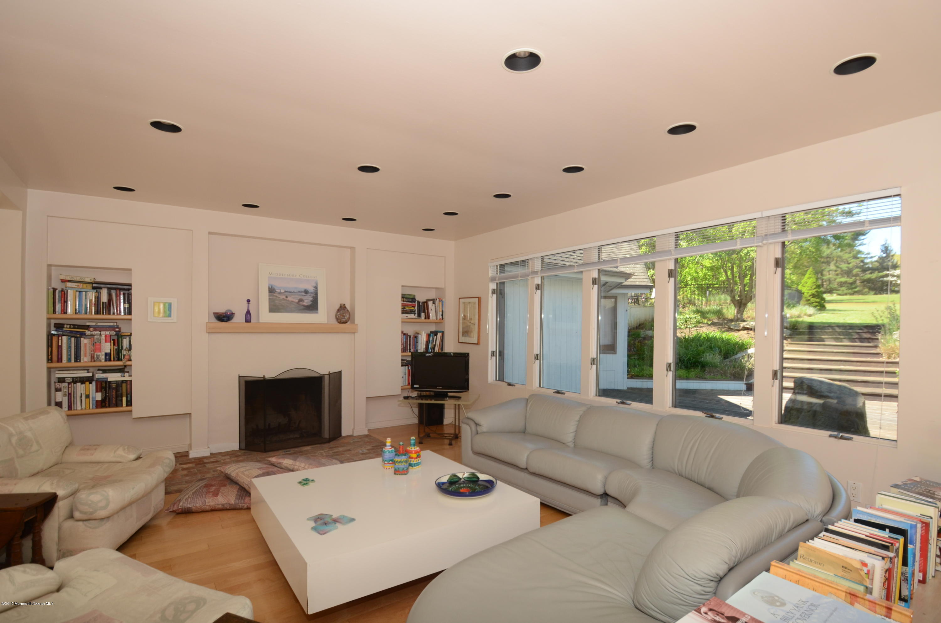 625 Cooper Road Middletown, NJ 07716 - Photo 14 of 20 Living Area