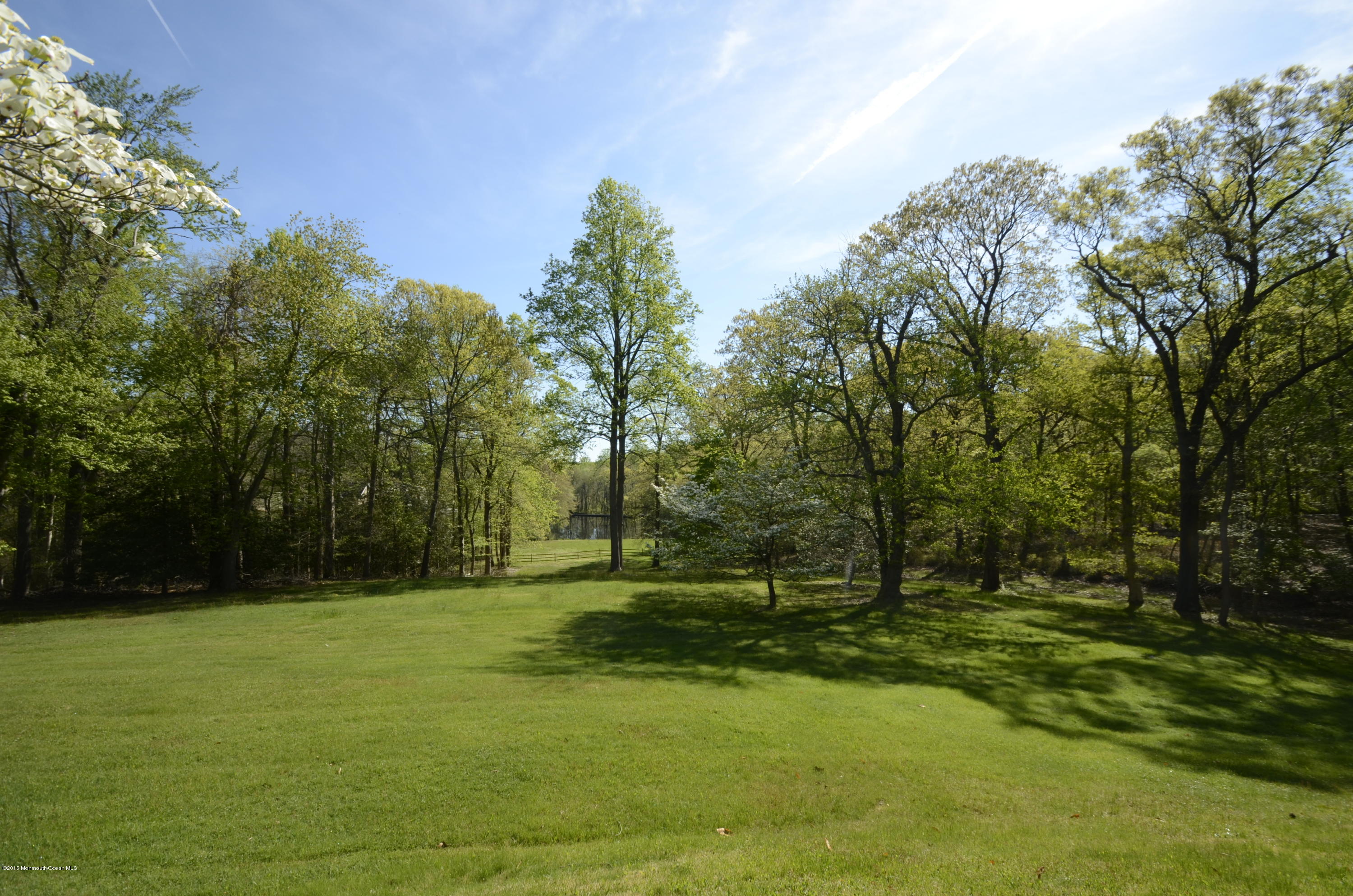 625 Cooper Road Middletown, NJ 07716 - Photo 3 of 20 Sweeping Lawn