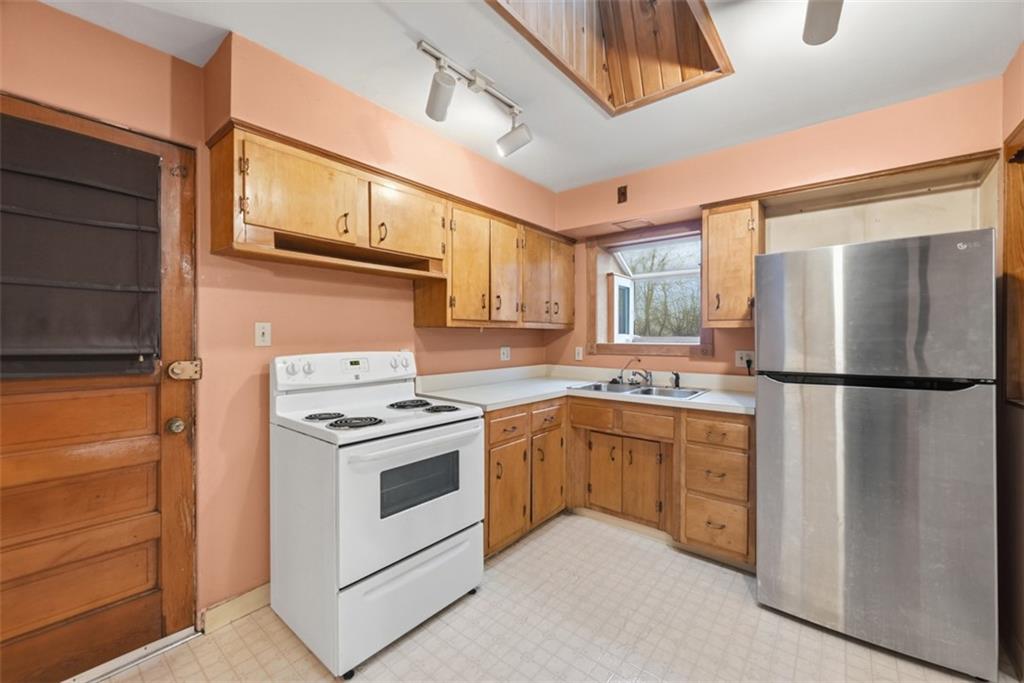 726 Rodney Street Crescent, PA 15046 - Photo 10 of 32