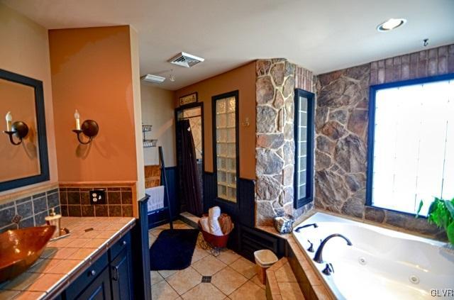 1862 Minesite Road Allentown, PA 18103 - Photo 7 of 32 Gallery Image 7