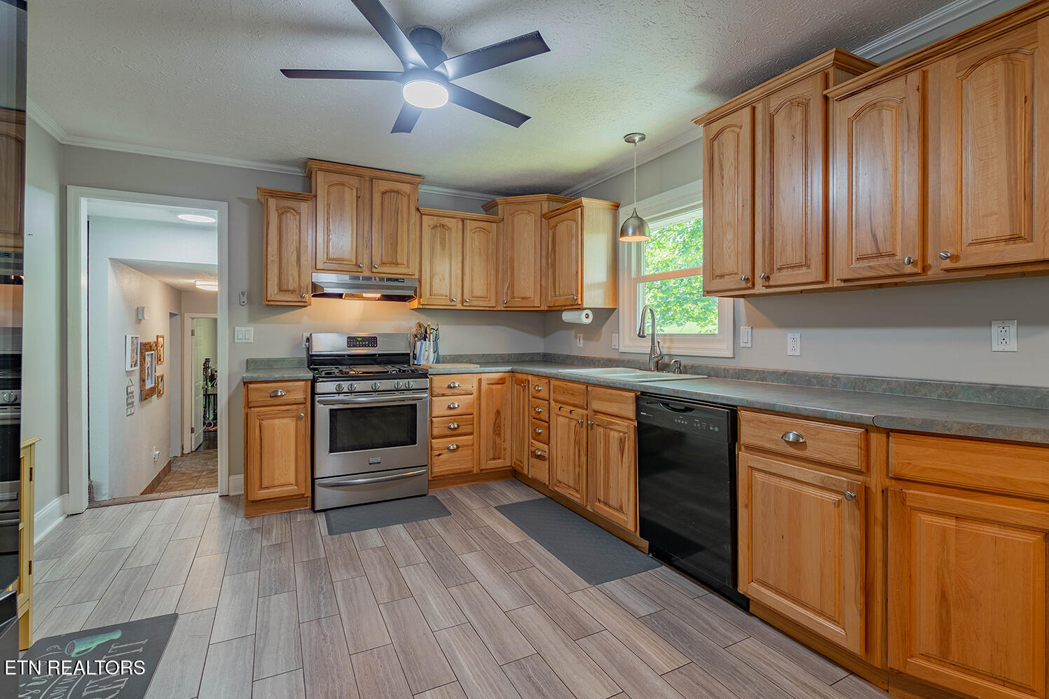 624 Back Valley Road Oliver Springs, TN 37840 - Photo 9 of 23 A7301810-HDR