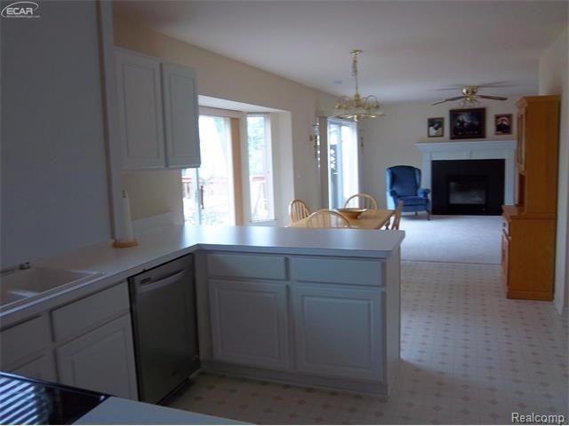 910 Plum Tree Lane Fenton, MI 48430 - Photo 9 of 37 9.jpg