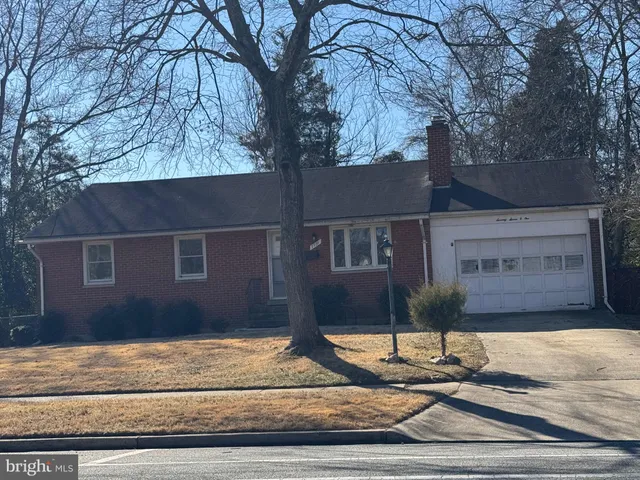 $675,000 | 7701 Heritage Drive, Annandale, VA 22003