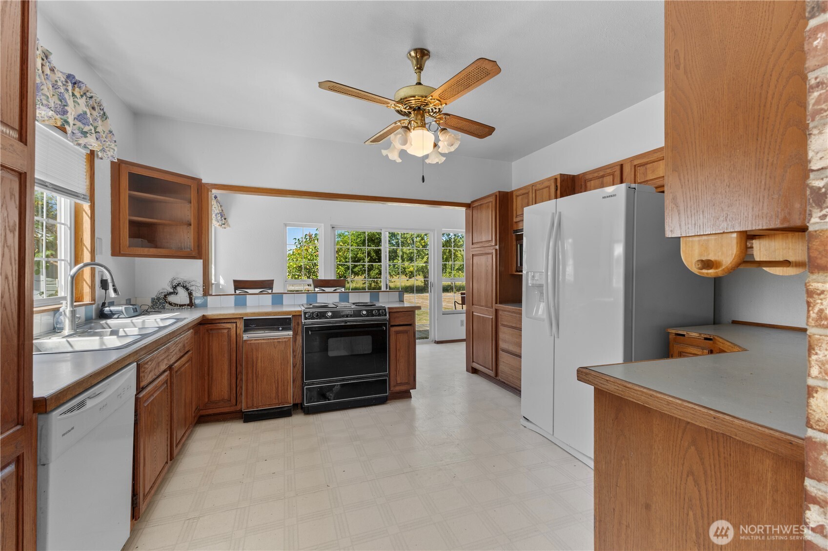 1676 Collins Road Buckley, WA 98321 - Photo 5 of 40