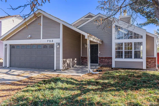 a view of house with backyard of the house