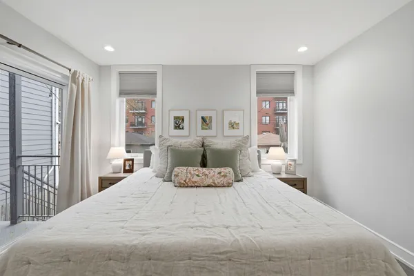 $650,000 | 2826 West Fletcher Street, Unit 1, Chicago, IL 60618