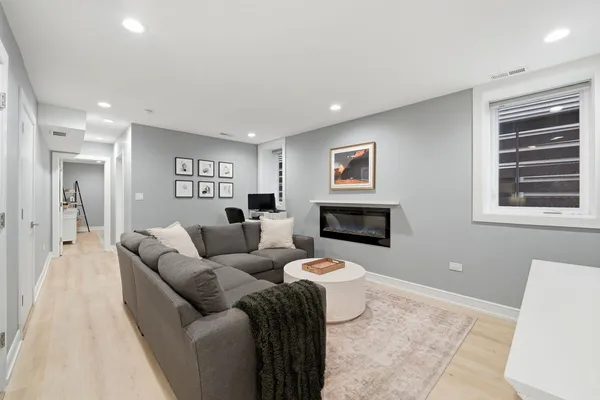 $650,000 | 2826 West Fletcher Street, Unit 1, Chicago, IL 60618