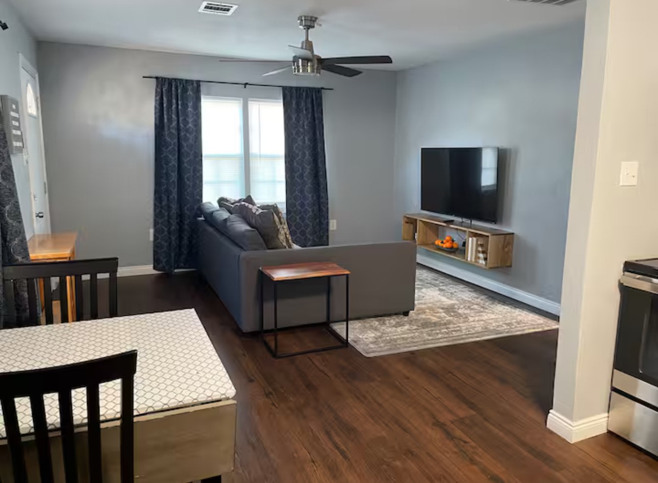 3001 Austin Street Vidor, TX 77662 - Photo 5 of 14 a living room with furniture and a flat screen tv