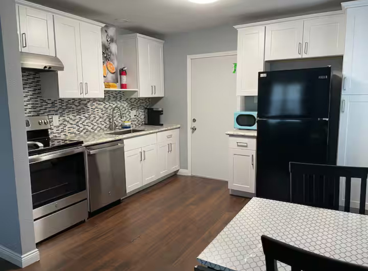 3001 Austin Street Vidor, TX 77662 - Photo 7 of 14 a kitchen with a sink dishwasher a refrigerator and a stove