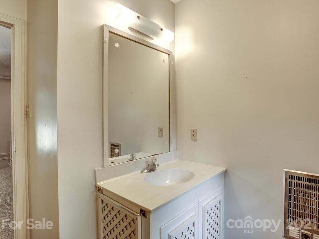 226 Church Road Fairview, NC 28730 - Photo 7 of 41 Gallery Image 7