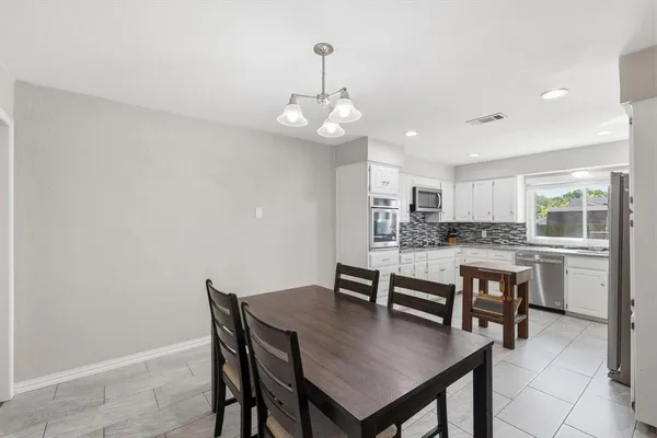 $400,000 | 2413 Meadow View, Bedford, TX 76021