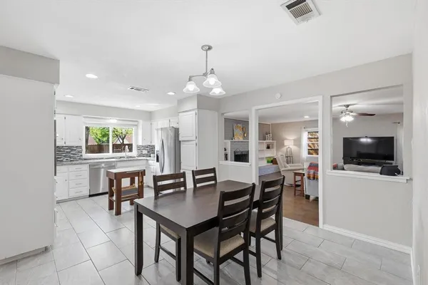 $400,000 | 2413 Meadow View, Bedford, TX 76021
