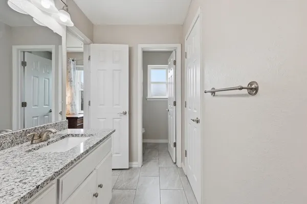 $400,000 | 2413 Meadow View, Bedford, TX 76021