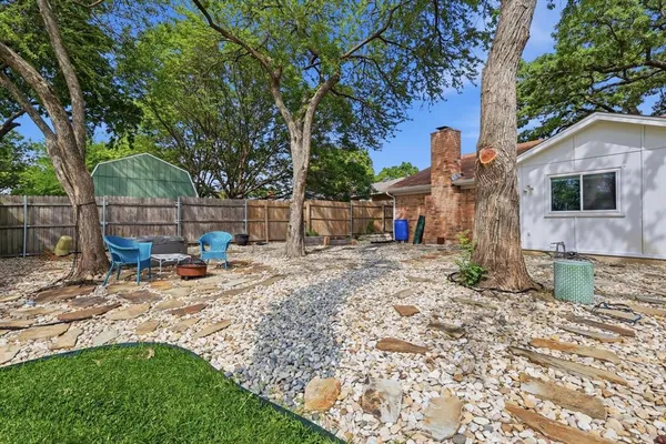 $400,000 | 2413 Meadow View, Bedford, TX 76021