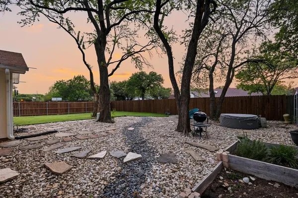 $400,000 | 2413 Meadow View, Bedford, TX 76021