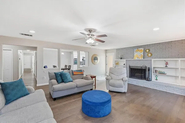 $400,000 | 2413 Meadow View, Bedford, TX 76021