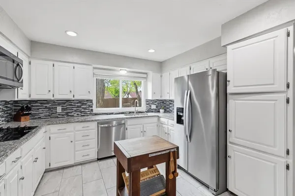 $400,000 | 2413 Meadow View, Bedford, TX 76021