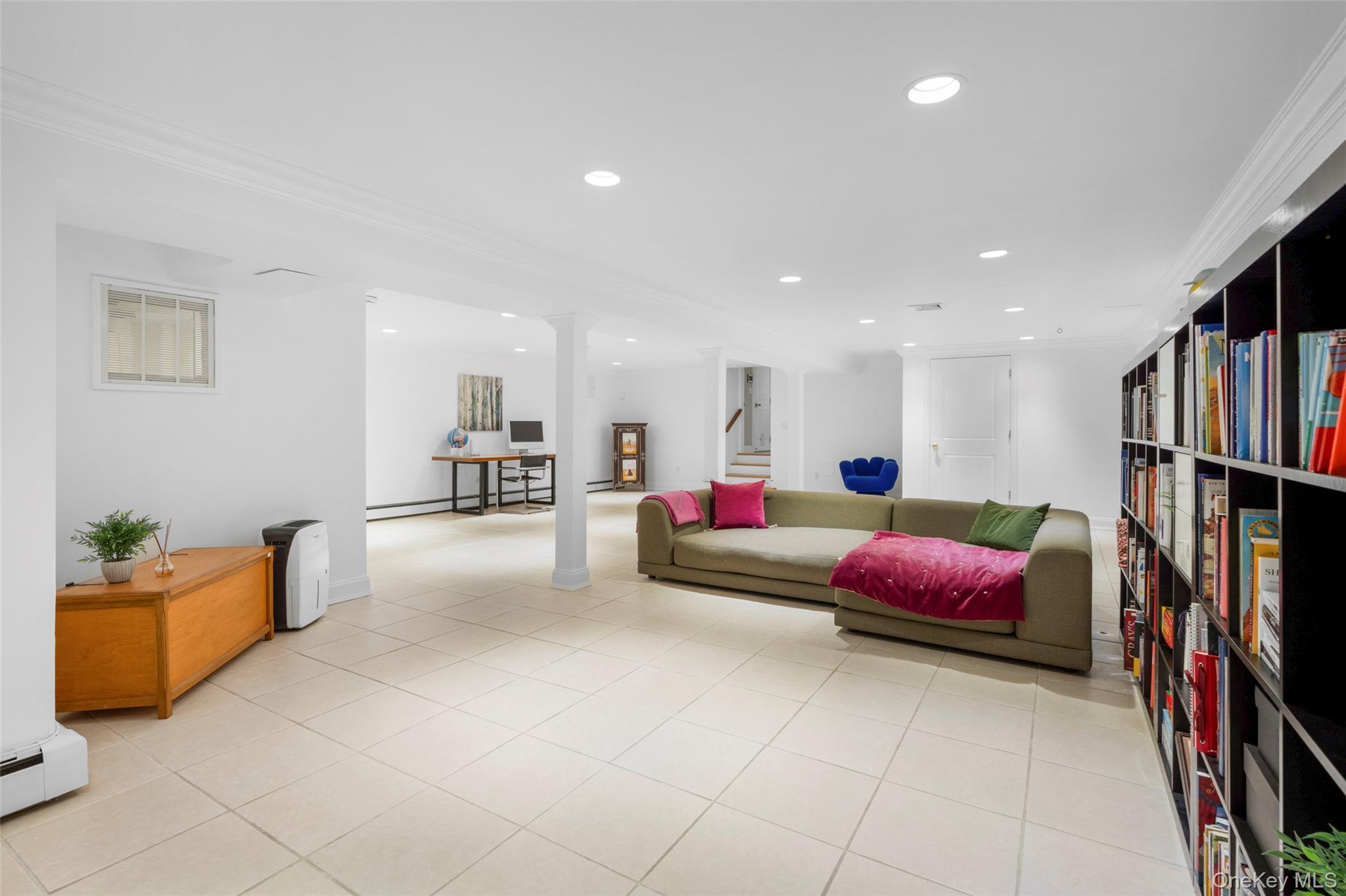 37 Barlow Lane Rye, NY 10580 - Photo 18 of 40 Huge Family Room