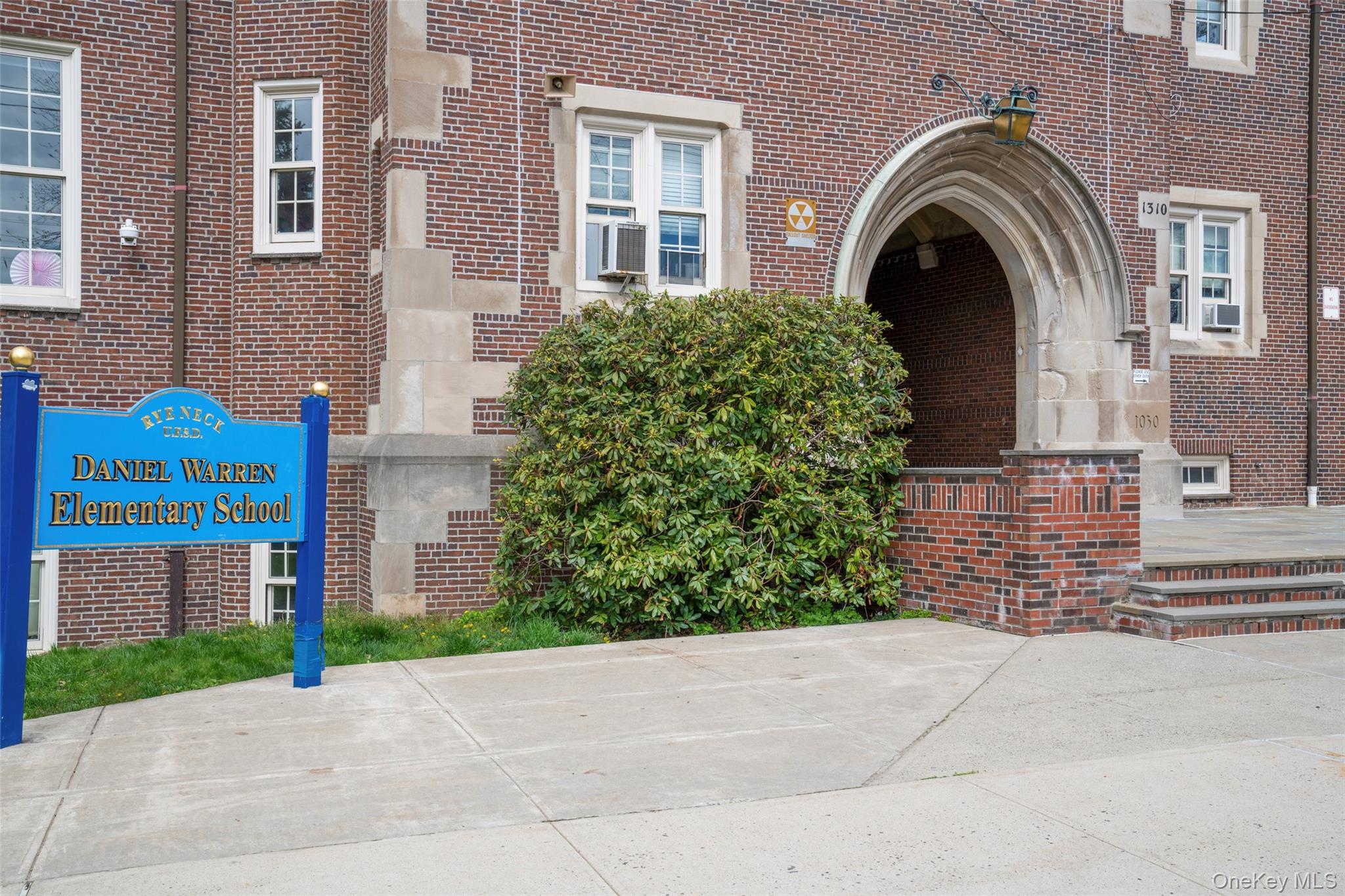 37 Barlow Lane Rye, NY 10580 - Photo 35 of 40 Daniel Warren Elementary K-2- just ( .8 miles away)