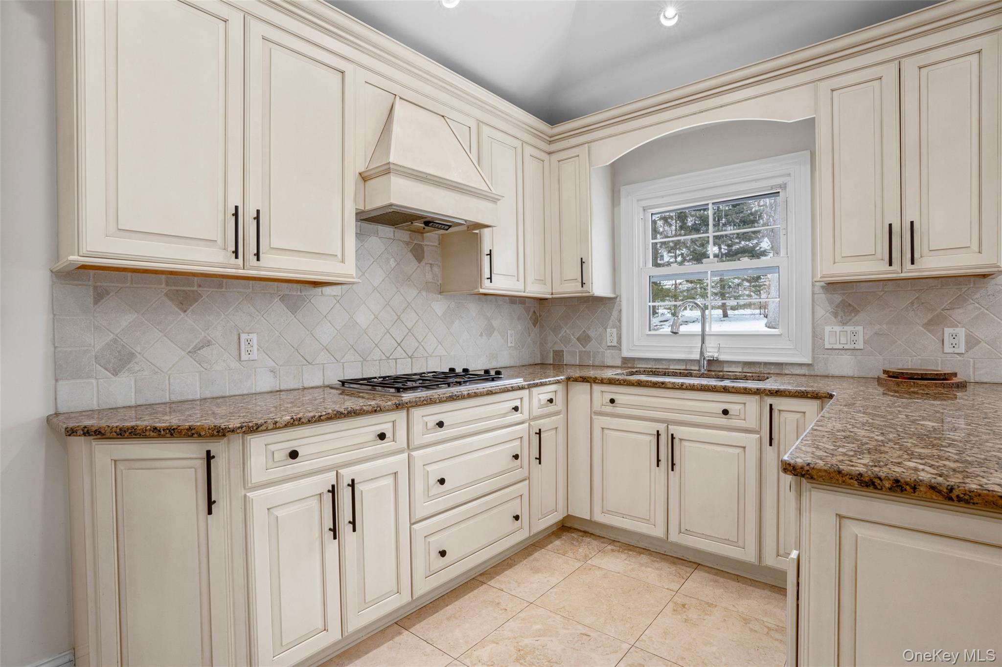 37 Barlow Lane Rye, NY 10580 - Photo 8 of 40 French Country kitchen with granite counters