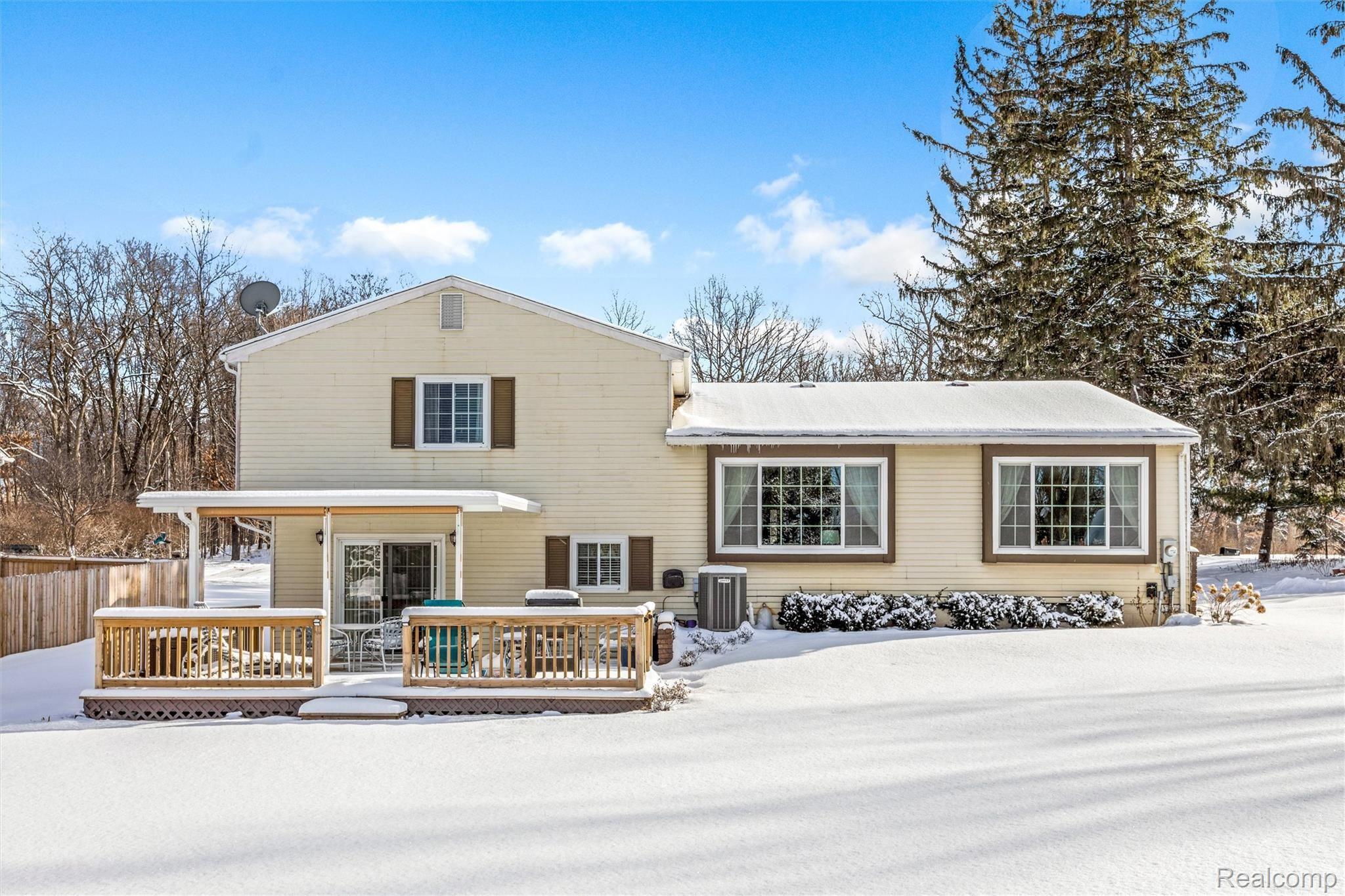 2837 Bullard Road Hartland, MI 48353 - Photo 3 of 19 50-2837 Bullard Rd, Hartland, MI, 483530049.jpg