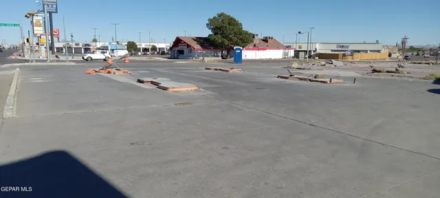 a view of residential houses with outdoor space
