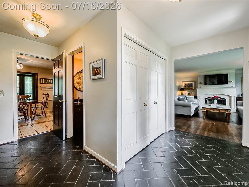 6730 Meadowlake Road Bloomfield Hills, MI 48301 - Photo 15 of 72
