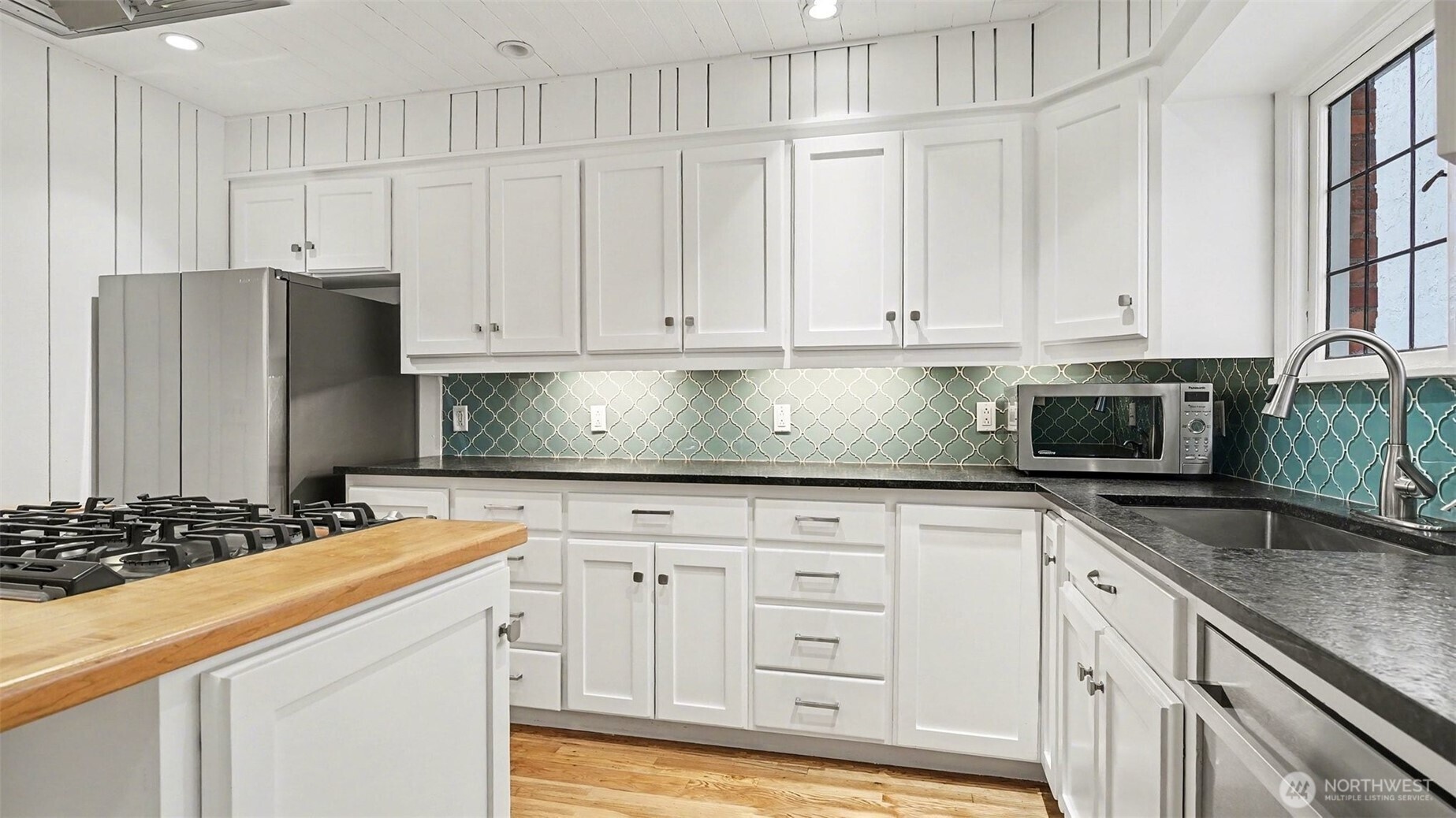 4335 Northeast 45th Street Seattle, WA 98105 - Photo 11 of 33