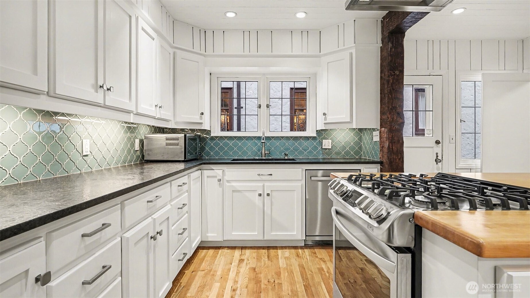 4335 Northeast 45th Street Seattle, WA 98105 - Photo 10 of 33