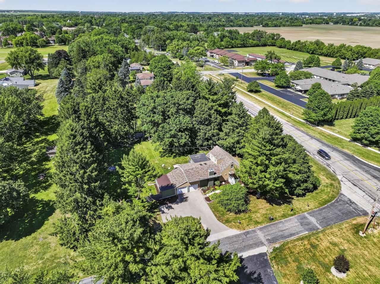 7072 Delview Lane Delavan, WI 53115 - Photo 4 of 49 photos_web_resolution_DJI_20260529165953