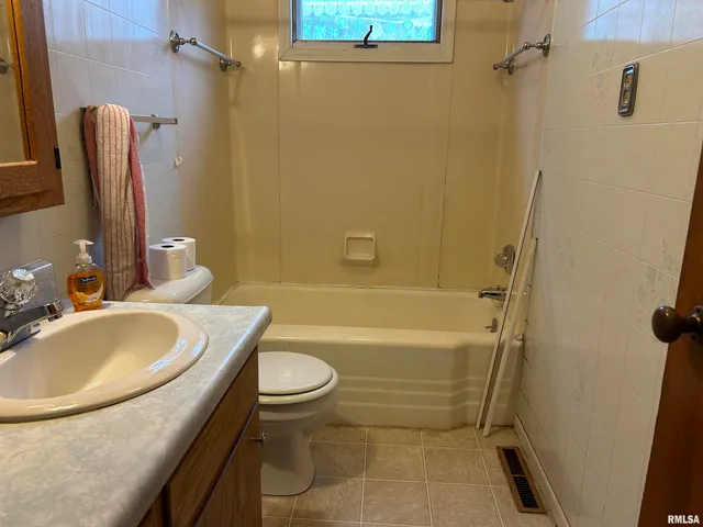 $79,900 | 422 West 5th Street, Benton, IL 62812