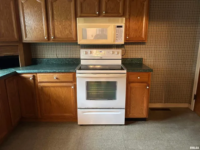 $79,900 | 422 West 5th Street, Benton, IL 62812