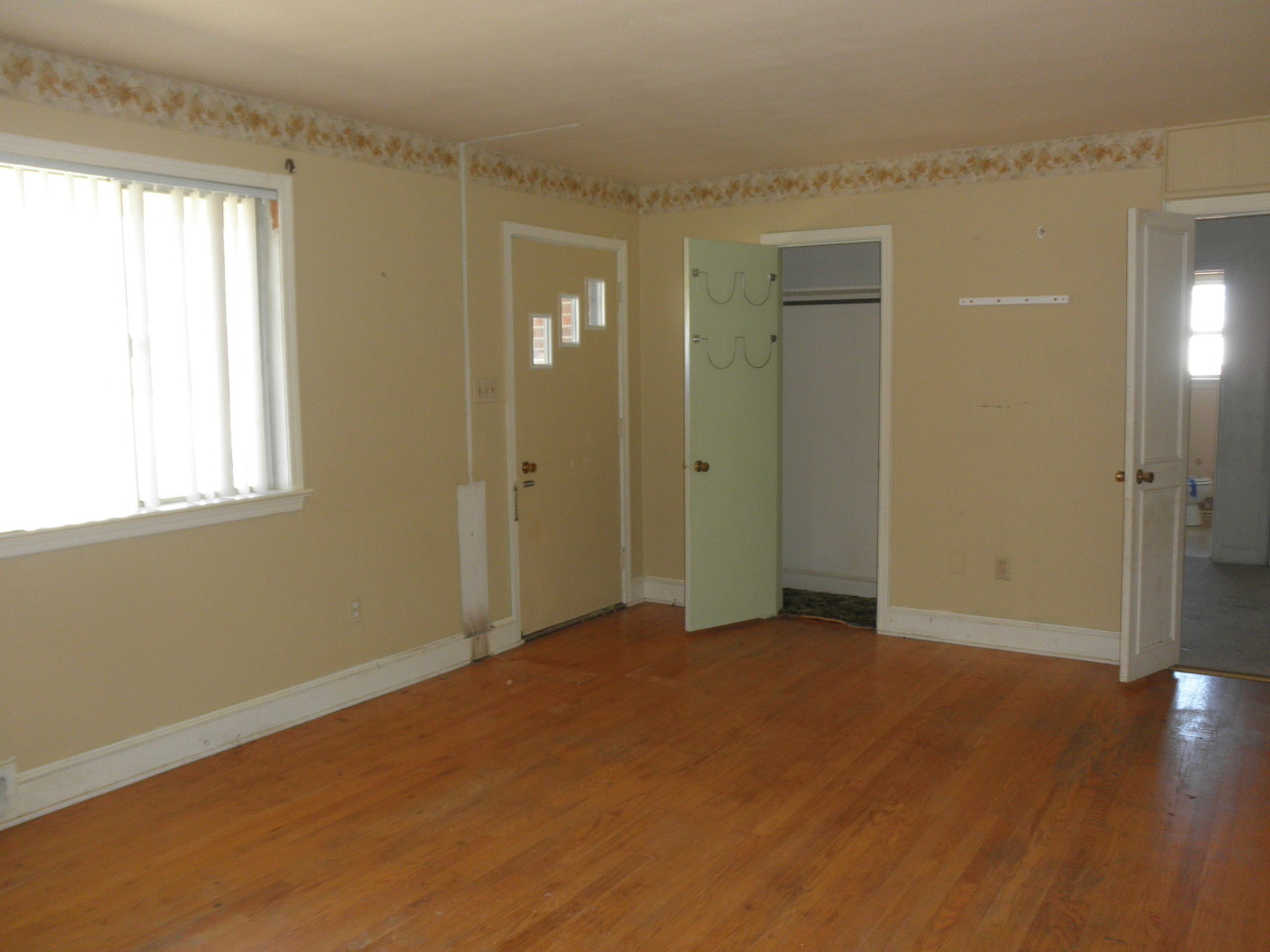 257 Ken Lane Ridgeway, VA 24148 - Photo 2 of 10 Living Room1