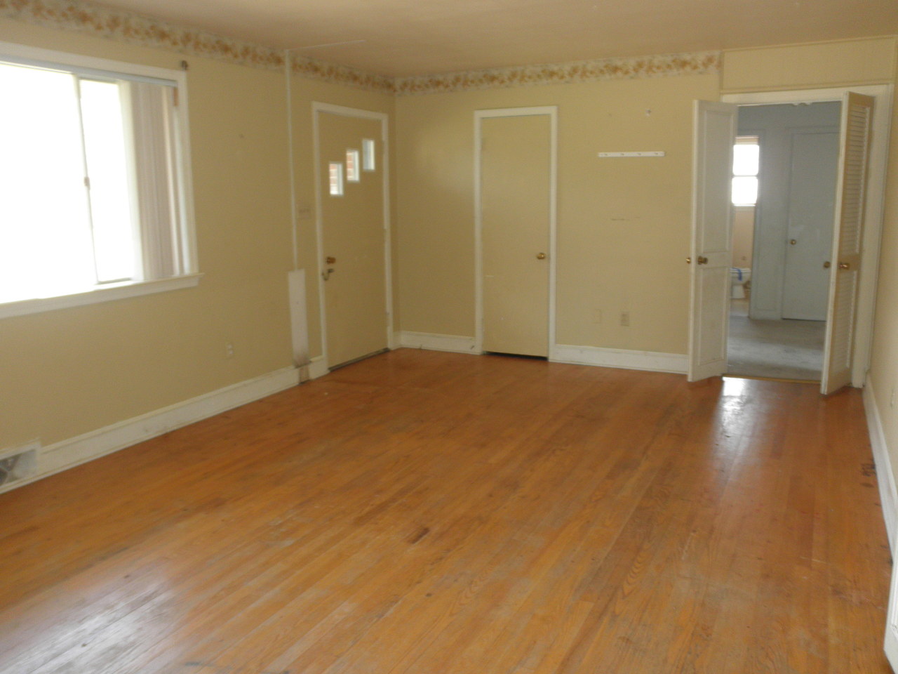 257 Ken Lane Ridgeway, VA 24148 - Photo 3 of 10 LivingRoom2