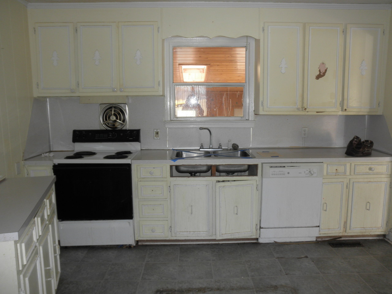257 Ken Lane Ridgeway, VA 24148 - Photo 4 of 10 Kitchen
