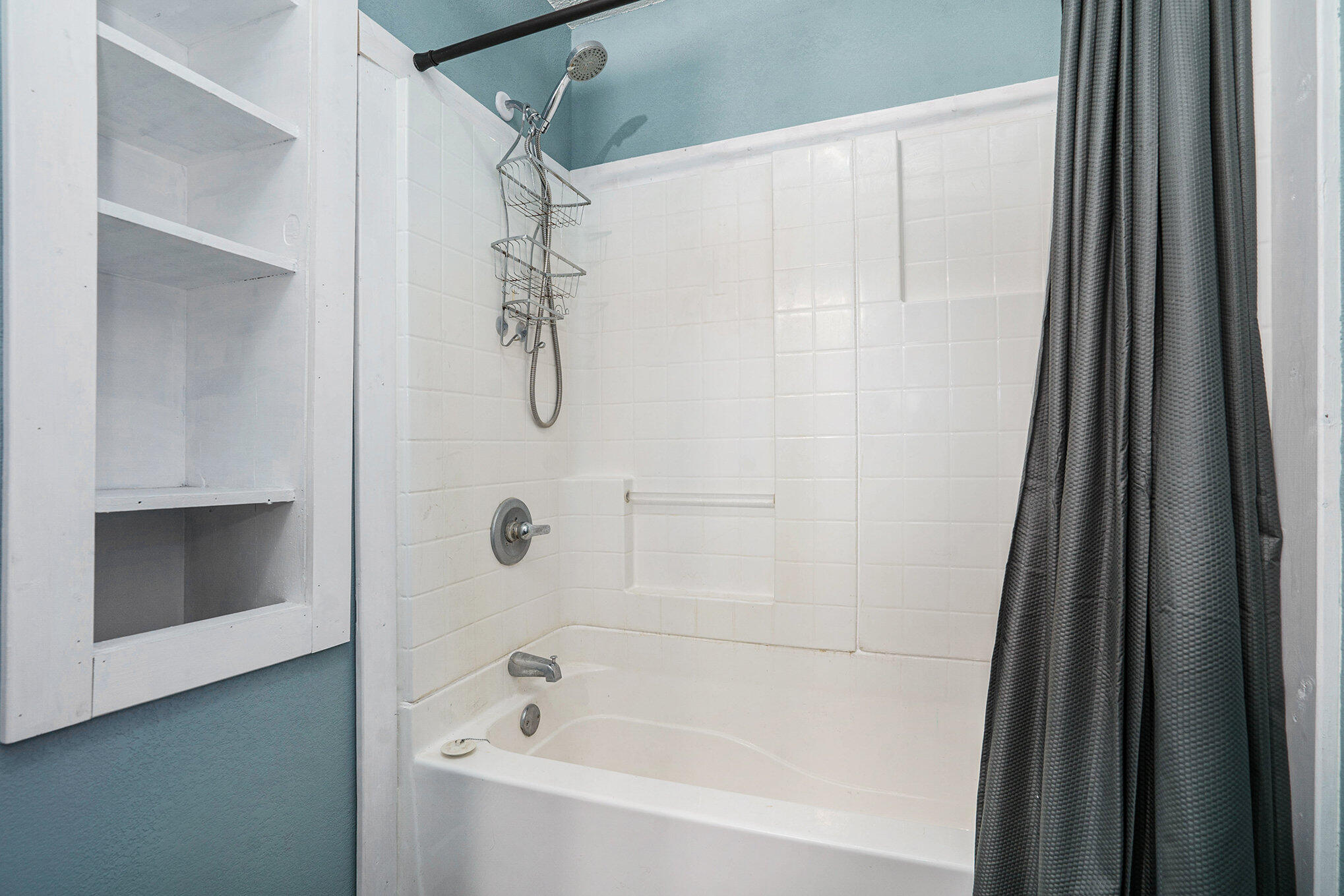 206 East Hoffman Street Three Rivers, MI 49093 - Photo 12 of 22 Full Bathroom