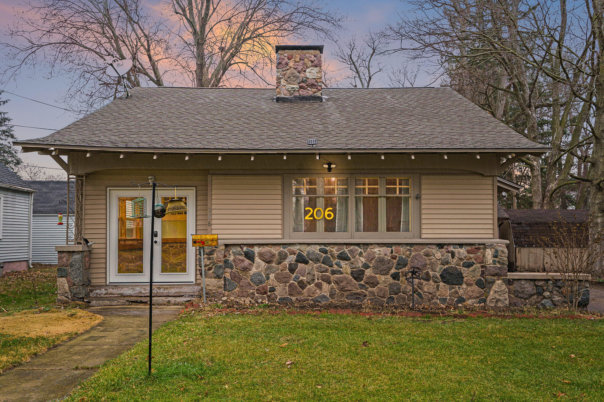 206 East Hoffman Street Three Rivers, MI 49093 - Photo 2 of 22 House