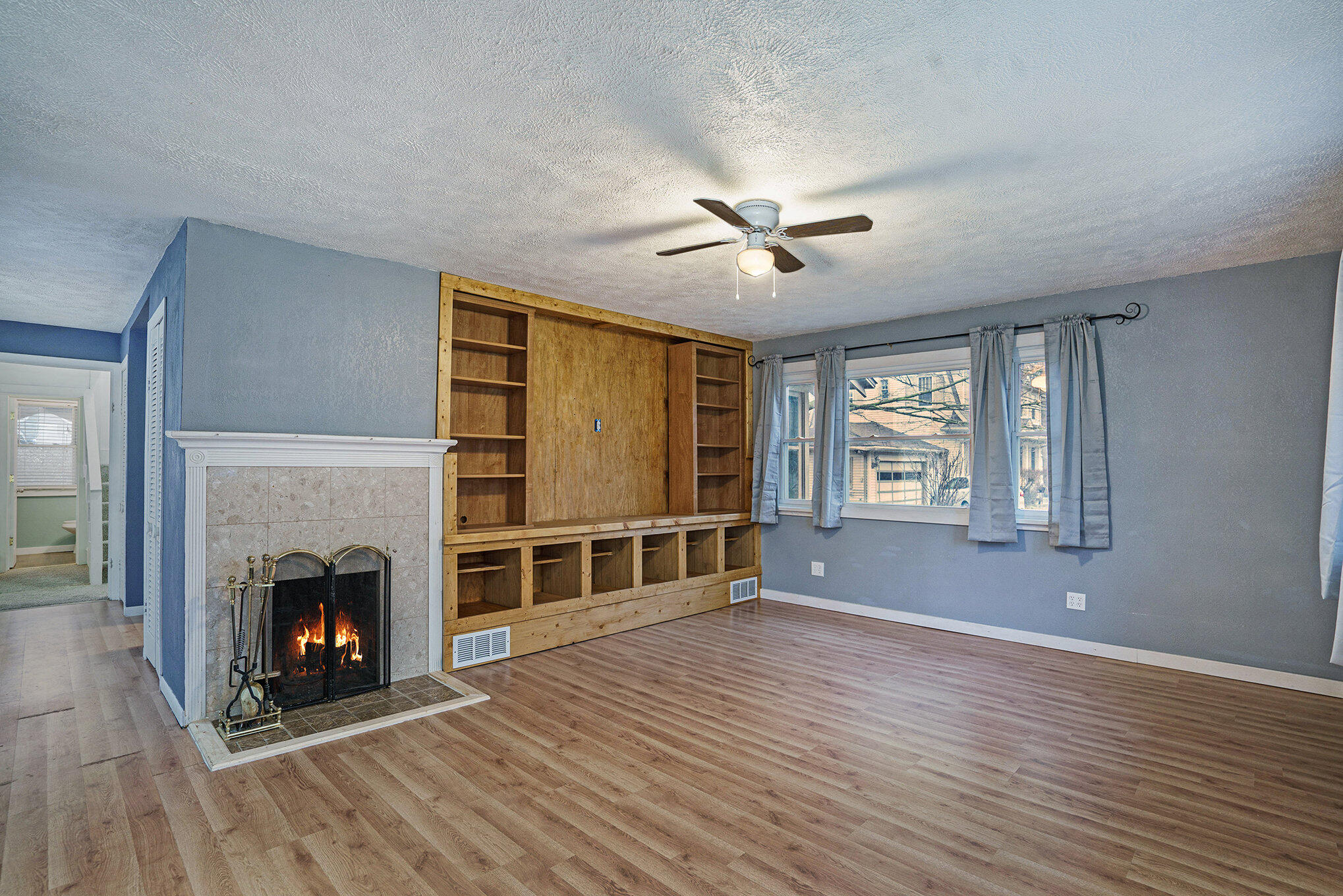 206 East Hoffman Street Three Rivers, MI 49093 - Photo 3 of 22 Living Room