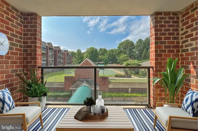 $365,000 | 2100 Langston Boulevard, Unit 335, Arlington, VA 22201