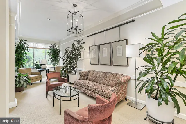 $365,000 | 2100 Langston Boulevard, Unit 335, Arlington, VA 22201