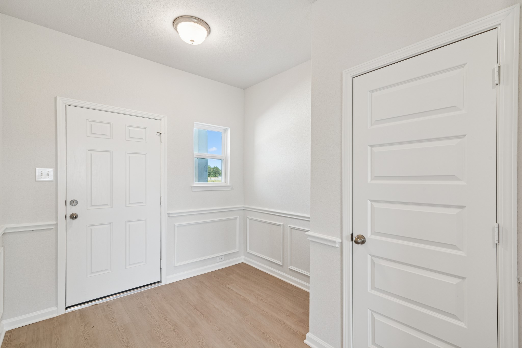 19130 Malatya Court Montgomery, TX 77316 - Photo 2 of 27 The Oriole II- Foyer. Sample image to be used for example only, colors, options and upgrades vary.