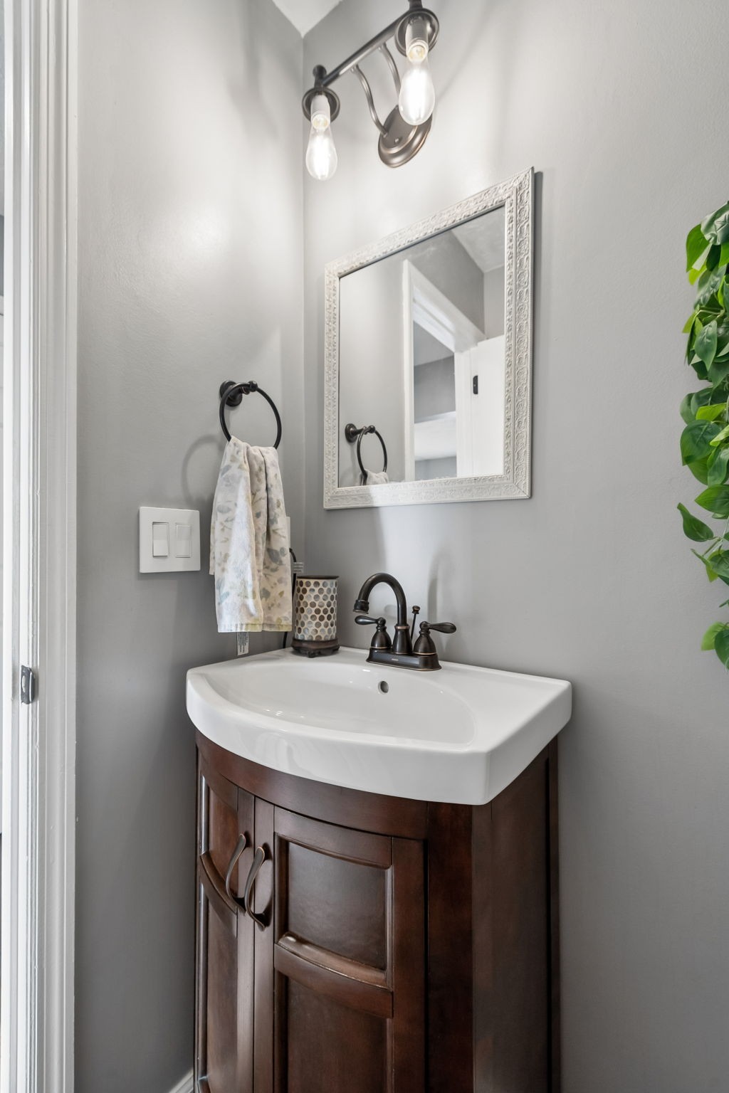 387 Huntington Ridge Drive Nashville, TN 37211 - Photo 14 of 46 a bathroom with a sink and a mirror