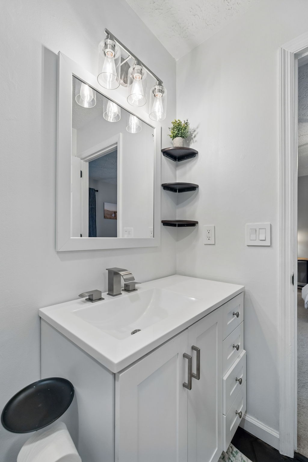 387 Huntington Ridge Drive Nashville, TN 37211 - Photo 20 of 46 a bathroom with a sink and a mirror