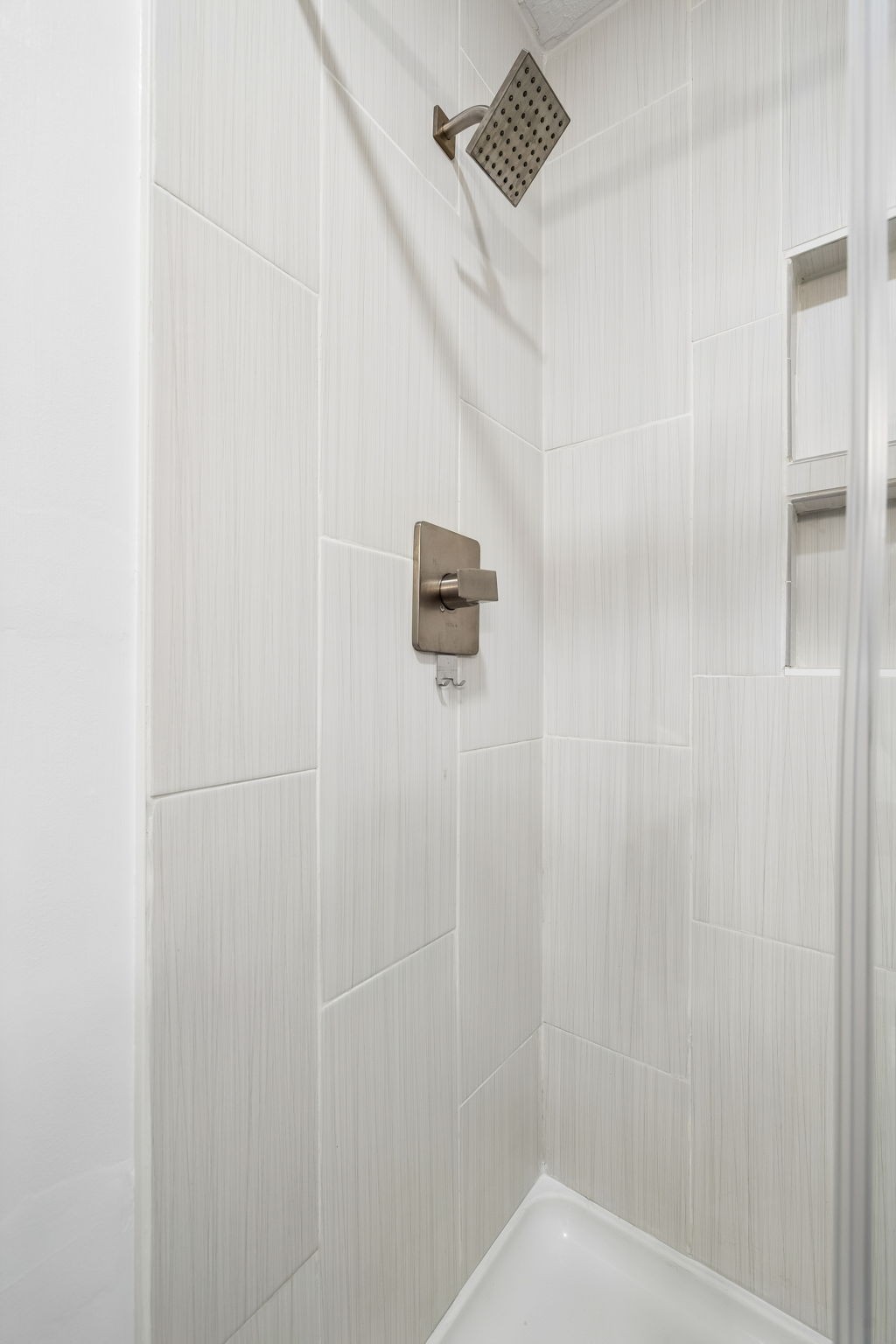 387 Huntington Ridge Drive Nashville, TN 37211 - Photo 21 of 46 a bathroom with a shower