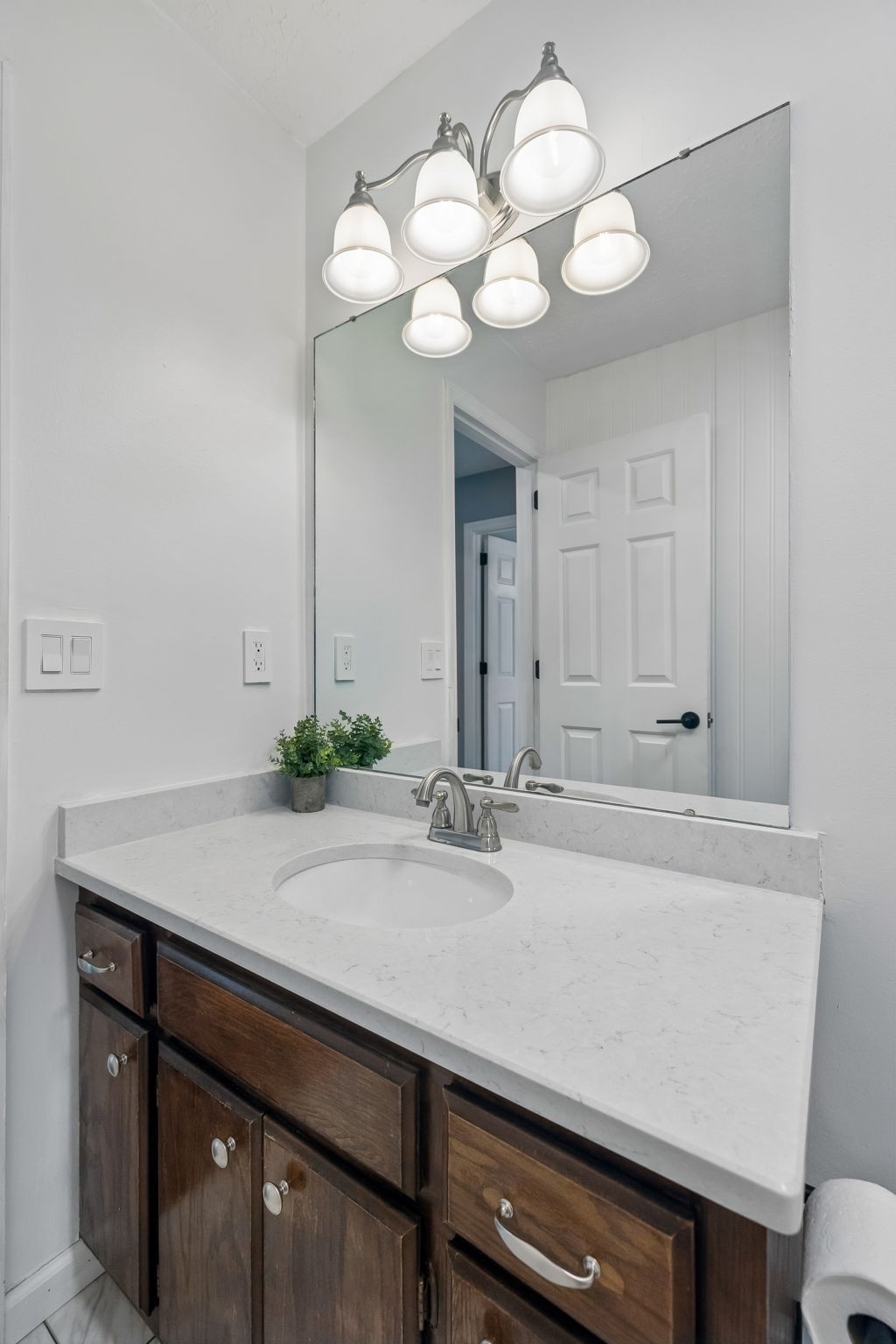 387 Huntington Ridge Drive Nashville, TN 37211 - Photo 27 of 46 a bathroom with a sink and a mirror