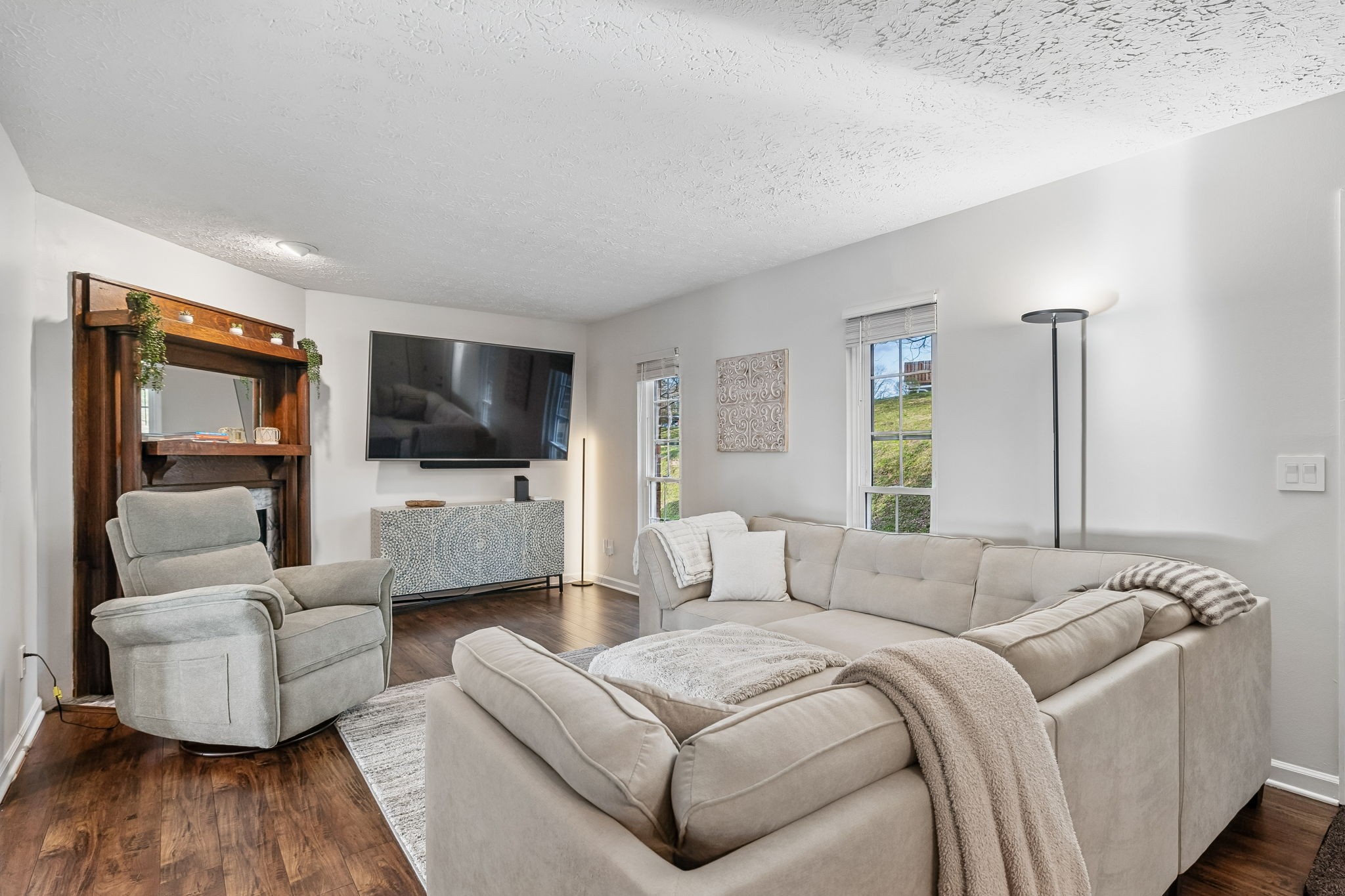 387 Huntington Ridge Drive Nashville, TN 37211 - Photo 10 of 46 a living room with furniture and a flat screen tv