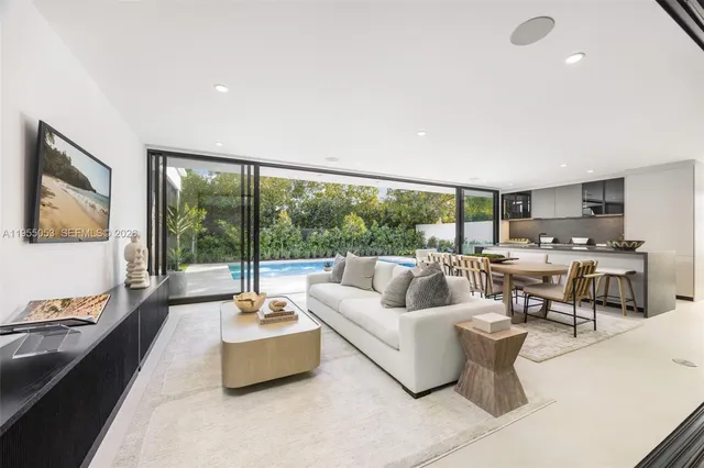 $8,390,000 | 30 Samana Drive, Coconut Grove, FL 33133